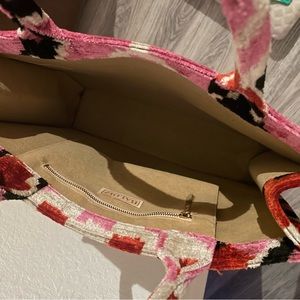 Baldiz tote bag. New w/out tags. These bags go for $300-400 on their website.